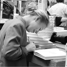 Estée Strooker signeert 'Estée Kookt'